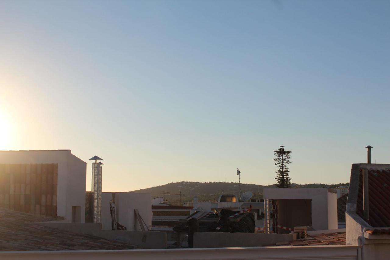 Atelier 3 Hostel Loule Bagian luar foto